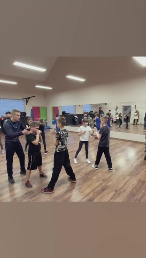 Muay Thai 🥊 Małogoszcz Jeżeli szukasz zajęć sportowych 🤼‍♂️ dla siebie🧑 lub T