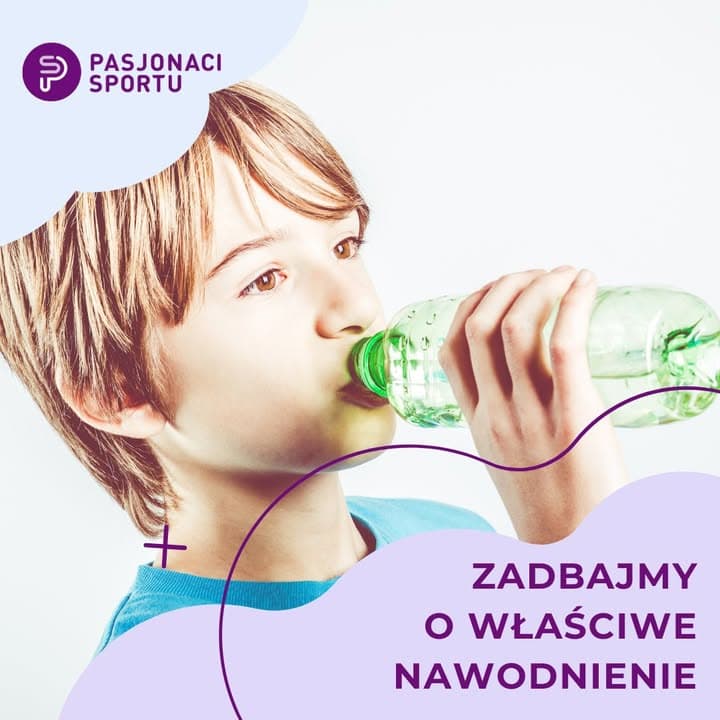 W trakcie intensywnych treningów dzieci tracą dużo płynów, dlatego tak ważne jes